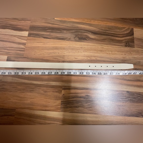 J McLaughlin reversible Leather Belt with Gold bamboo style buckle - Picture 6 of 9